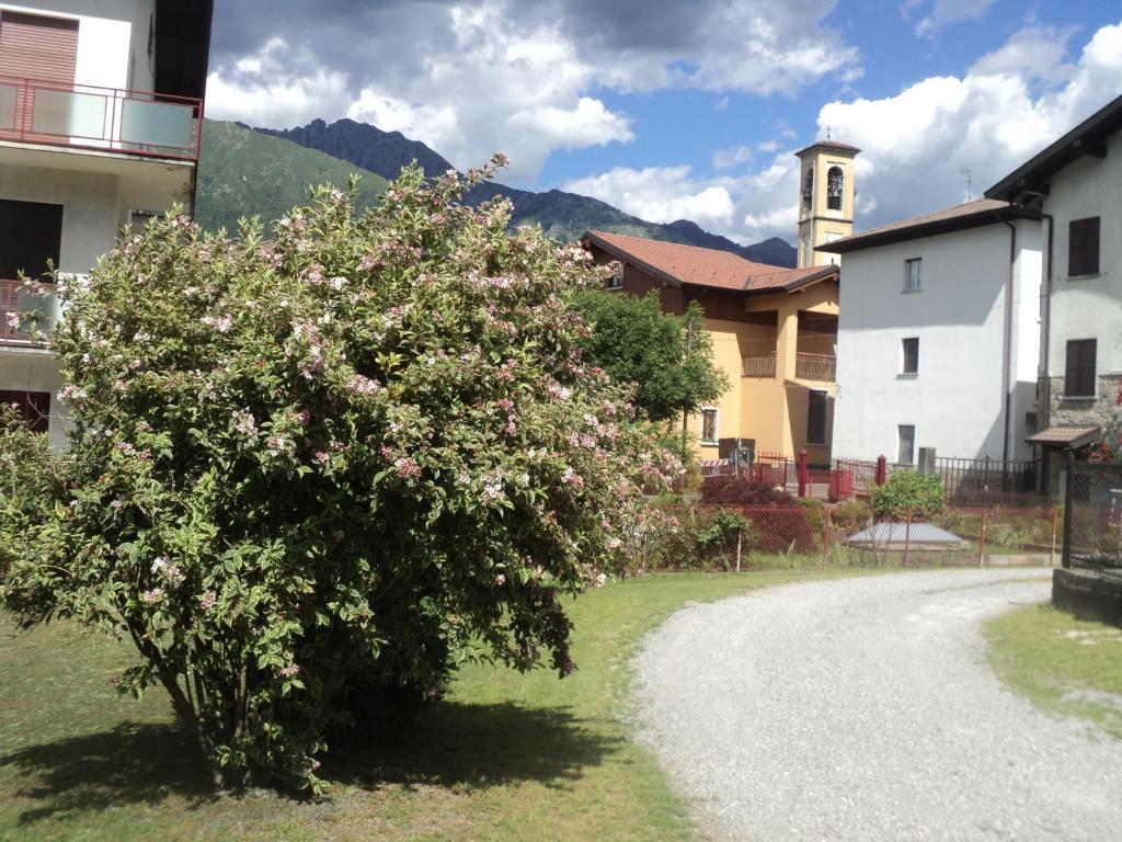 Albergo Del Cacciatore Cremeno Exterior foto